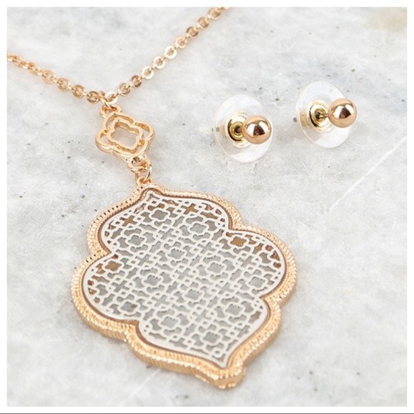 Gold/Black Tone Filigree necklace set - Picture 3 of 4